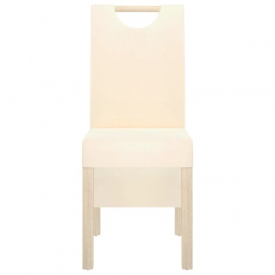 Cadeira bege clara com estrutura em madeira e abertura no encosto