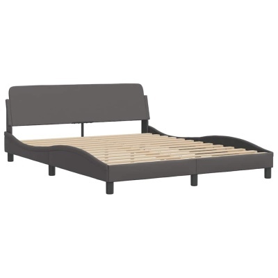 Cama cinzenta com ripas de madeira clara e estrutura de design curvo