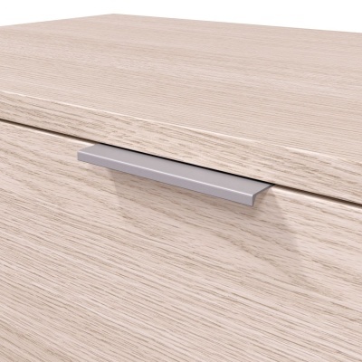 Gaveta de móvel em madeira clara com pega metálica prateada