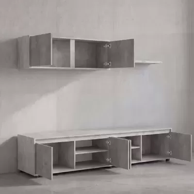 Móveis de sala cinzentos com portas abertas
