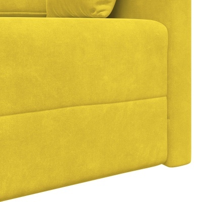 Detalhe de braço e almofada de sofá amarelo em tecido texturizado