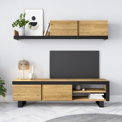 Móvel moderno de madeira e preto para sala de estar com plantas e iluminação natural