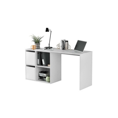 Secretária branca em madeira com quatro compartimentos e itens de decoração