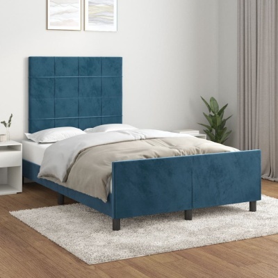 Cama estofada azul turquesa com cabeceira quadrada e roupa de cama bege
