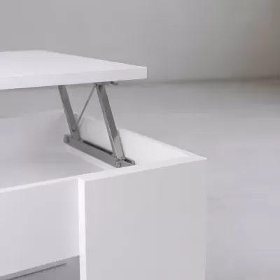 Mesa de centro branca com tampo elevatório em ambiente minimalista.