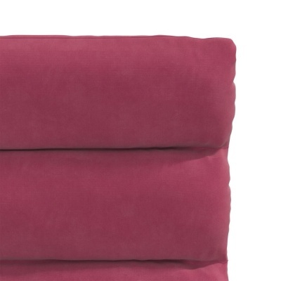 Estofado rosa escuro com almofadas em camadas horizontais