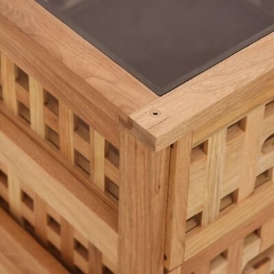 Móvel de madeira com padrão de cestas e tampo de vidro escuro