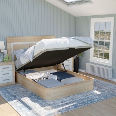 Cama de madeira com armazenamento aberto num quarto com parede azul e janela com vista