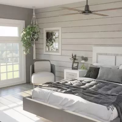 Quarto com cama cinzenta e branco, manta cinzenta, cadeira bege, planta pendurada, espelho branco, parede em madeira clara