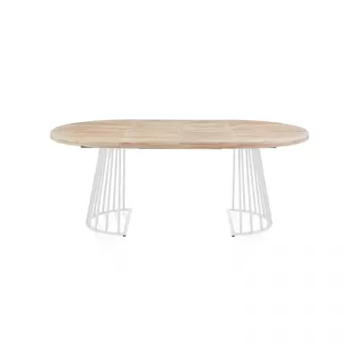 Mesa oval de madeira clara com base metálica branca em barras verticais curvadas