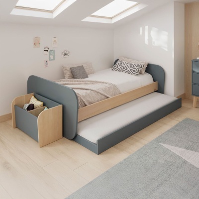 Cama dupla de solteiro em madeira clara e cinza com gaveta inferior e caixa de arrumação