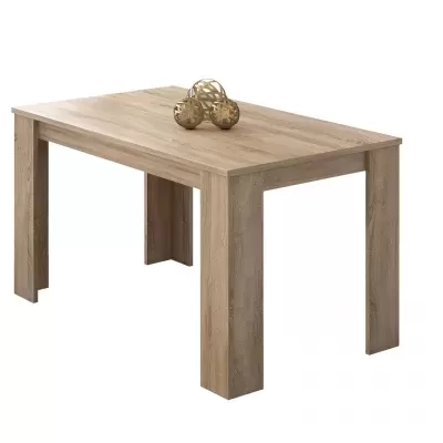 Mesa de madeira com esferas decorativas douradas