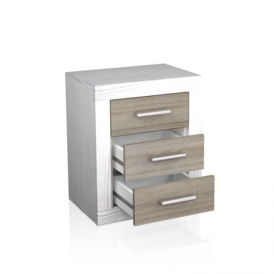 Mesa de cabeceira branca com três gavetas em madeira clara e puxadores metálicos