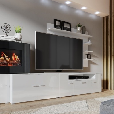 Móvel em branco com lareira embutida e televisão numa sala moderna