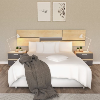 Cama de casal com cabeceira em madeira clara, roupa branca, manta cinza, mesas de cabeceira cinzentas e candeeiros brancos, duas gravuras abstratas na parede bege.