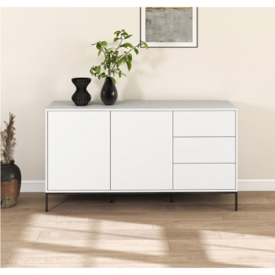 Aparador branco minimalista com vasos decorativos e quadro abstrato na parede