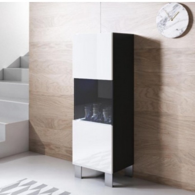 Armário vertical preto e branco com pés metálicos e prateleira de vidro