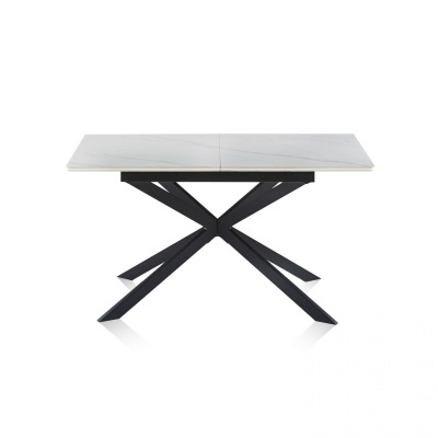 Mesa de jantar com tampo de mármore branco e base preta cruzada