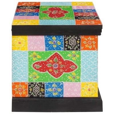 Caixa decorativa colorida com padrões florais