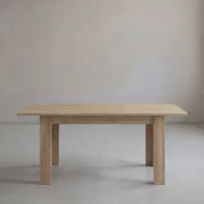 Mesa de madeira clara extensível com três segmentos e pernas retas