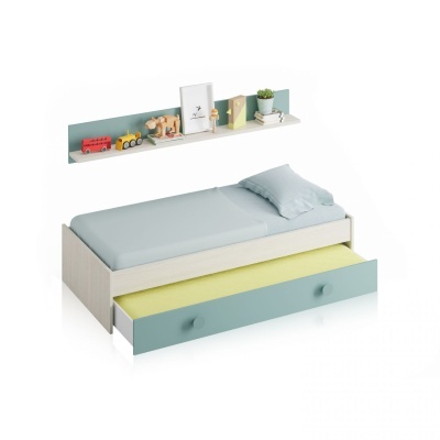Cama individual com gavetão azul claro e prateleira azul com brinquedos e livros