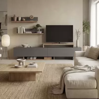 Sala de estar moderna com sofá creme, mesa de madeira e móvel TV cinza.