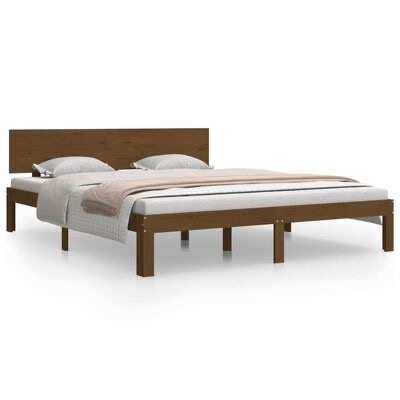 Cama de casal de madeira castanha com colchão branco e manta rosa clara