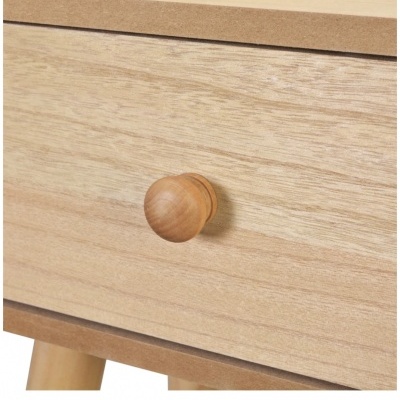 gaveta em madeira clara com puxador redondo em madeira