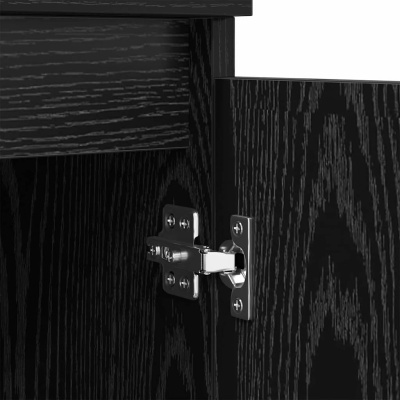 Dobradiça metálica prateada numa porta de armário preto de madeira