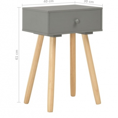 Mesa de cabeceira cinza com pés em madeira clara e gaveta com botão redondo