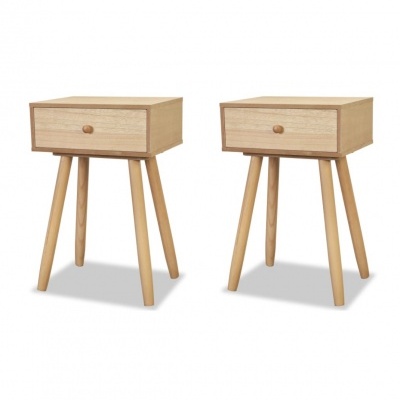 Duas mesas de cabeceira em madeira clara com gaveta e pernas cilíndricas