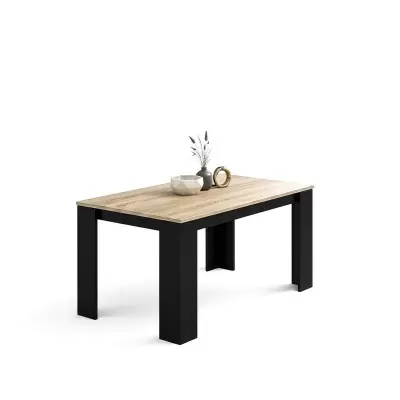 Mesa retangular de madeira clara com pernas pretas e decoração minimalista.