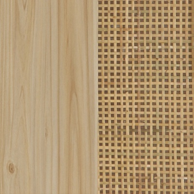 Madeira clara ao lado de padrão entrelaçado de fibras naturais