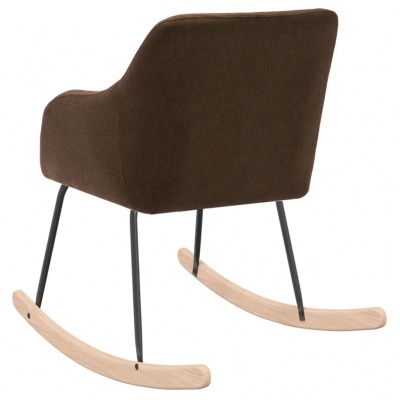 Cadeira de baloiço castanha com pernas pretas e bases de madeira clara