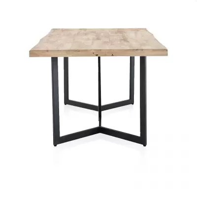 Mesa de madeira clara com base metálica preta