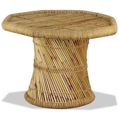 Mesa redonda pequena de vime com padrão trançado e cor bege clara
