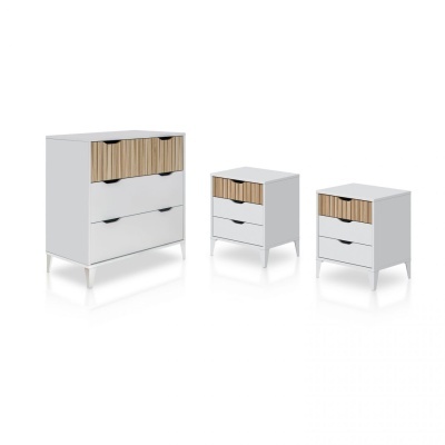 Conjunto de móveis de arrumação brancos com frentes de madeira clara