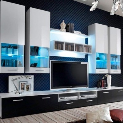 Móvel de sala preto e branco com iluminação azul e TV Sony