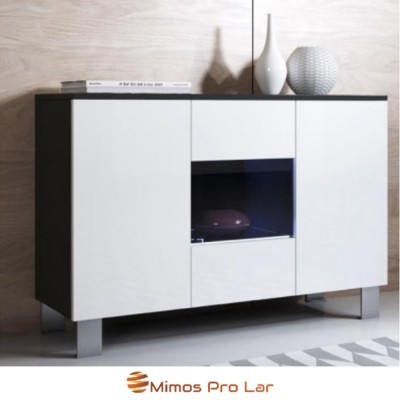 Móvel moderno preto e branco com objeto decorativo roxo e vasos brancos