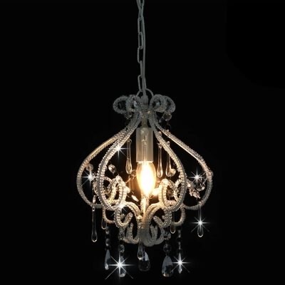 Candeeiro pendente tipo lustre com cristais e estrutura metálica prateada