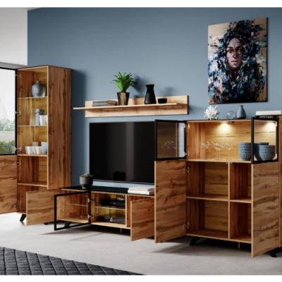 Conjunto de móveis de madeira com prateleira, armários e televisão em sala moderna com parede azul e quadro artístico