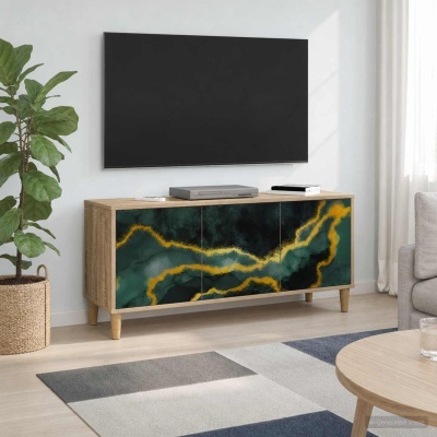 Móvel de televisão em madeira com portas decoradas em padrão abstrato verde escuro, preto e laranja numa sala moderna
