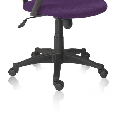 cadeira de escritório giratória com base preta e assento roxo