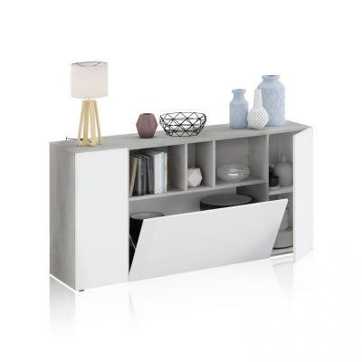 Móvel aparador moderno cinza com portas brancas e vários objetos decorativos