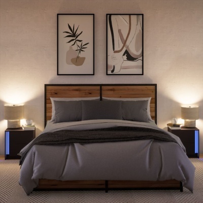 Quarto com cama de casal, mesas de cabeceira, iluminação ambiente e quadros abstratos na parede