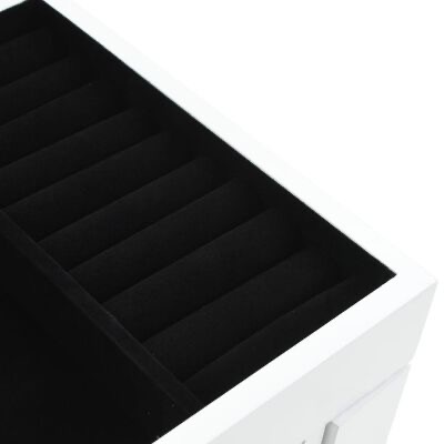 Gaveta branca com interior preto acolchoado para organizar objetos