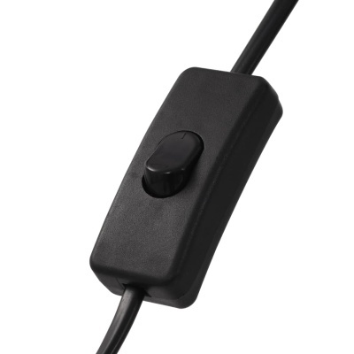 Interruptor preto com botão para ligar e desligar ligado a cabos pretos