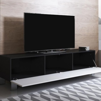 Móvel de TV preto com porta branca aberta e televisão preta em cima