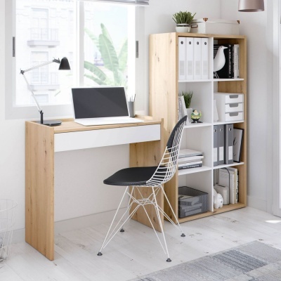 Conjunto de escritório com secretária, cadeira, candeeiro, laptop e estante organizadora