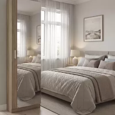 Roupeiro vertical em madeira com porta espelhada num quarto minimalista.